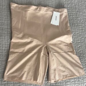 SPANX Mide-thigh short